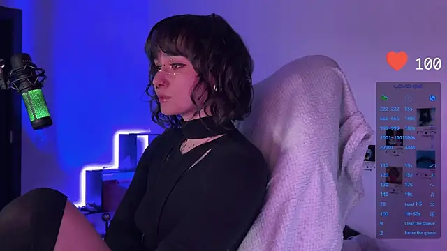 Snapshot of deadlysweet chatting on 01/06/25, 09:00 deadlysweet online show from 01/06/25, 09:00