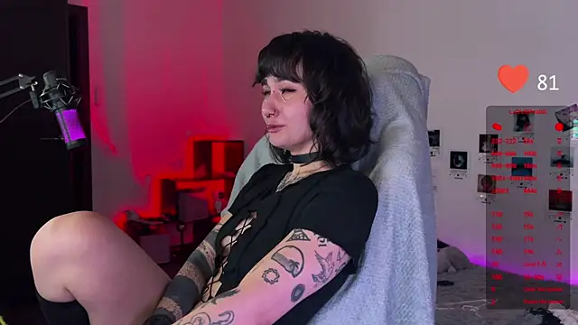 Snapshot of deadlysweet chatting on 01/08/25, 01:00 deadlysweet online show from 01/08/25, 01:00