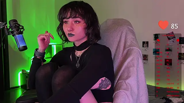 Snapshot of deadlysweet chatting on 01/18/25, 01:41 deadlysweet online show from 01/18/25, 01:41