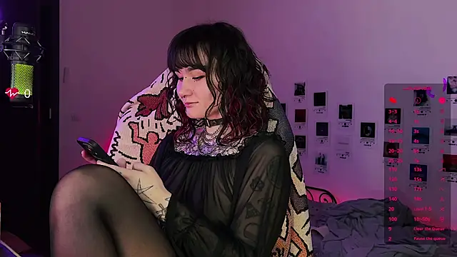 Snapshot of deadlysweet chatting on 09/14/25, 02:44 deadlysweet online show from 09/14/25, 02:44