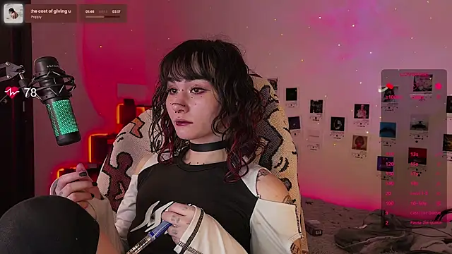 Snapshot of deadlysweet chatting on 10/01/25, 01:22 deadlysweet online show from 10/01/25, 01:22