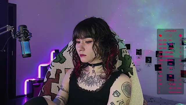 Snapshot of deadlysweet chatting on 10/10/25, 12:42 deadlysweet online show from 10/10/25, 12:42