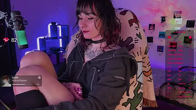 Snapshot of deadlysweet chatting on 10/31/25, 01:17 deadlysweet online show from 10/31/25, 01:17