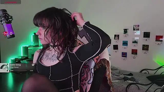 Snapshot of deadlysweet chatting on 11/09/25, 12:20 deadlysweet online show from 11/09/25, 12:20