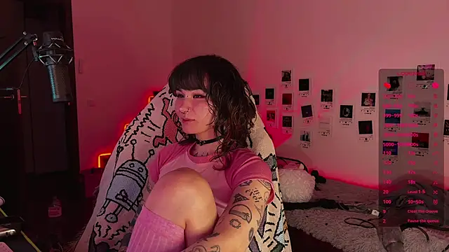 Snapshot of deadlysweet chatting on 12/05/25, 12:41 deadlysweet online show from 12/05/25, 12:41