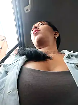 Snapshot of Emily_Wane chatting on 11/30/25, 04:22 Emily Wane online show from 11/30/25, 04:22