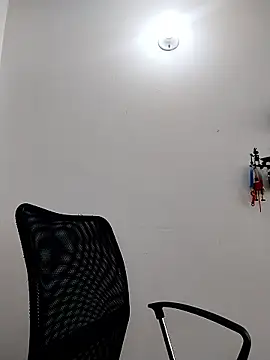 Snapshot of Emily_Wane chatting on 01/05/26, 05:27 Emily Wane online show from 01/05/26, 05:27