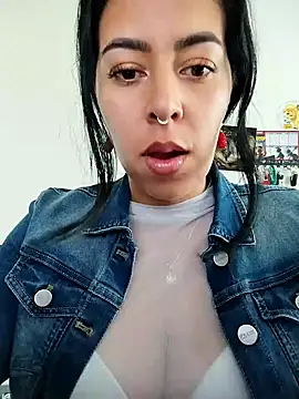 Snapshot of Emily_Wane chatting on 02/04/26, 04:35 Emily Wane online show from 02/04/26, 04:35