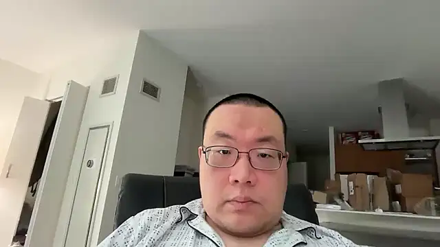 Snapshot of slaveasianboy chatting on 12/17/25, 04:35 slaveasianboy online show from 12/17/25, 04:35