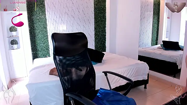 victoria mooree online show from 02/18/26, 04:47