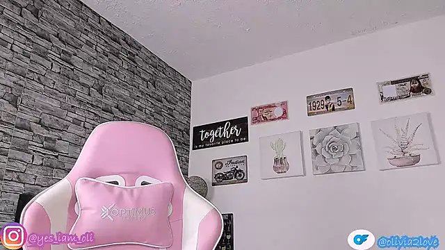 olivia22love online show from 09/26/25, 01:04