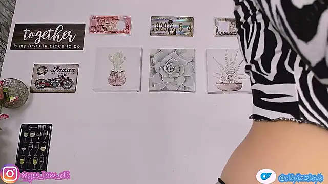 olivia22love online show from 10/01/25, 12:44