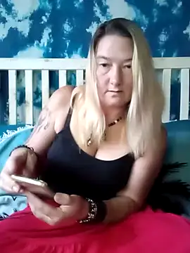 Snapshot of GingerKtm21 chatting on 03/21/25, 12:39 GingerKtm21 online show from 03/21/25, 12:39