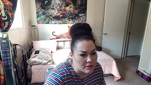 Snapshot of fatfabulous1981 chatting on 02/27/25, 08:31 fatfabulous1981 online show from 02/27/25, 08:31