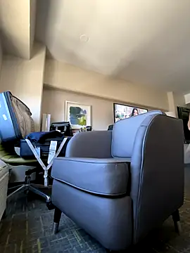 Snapshot of fatfabulous1981 chatting on 10/19/25, 06:19 fatfabulous1981 online show from 10/19/25, 06:19