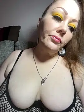 Snapshot of fatfabulous1981 chatting on 12/16/25, 11:10 fatfabulous1981 online show from 12/16/25, 11:10