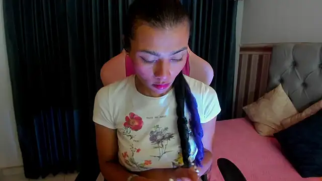 Snapshot of Lilithsabeth chatting on 12/07/24, 06:32 Lilithsabeth online show from 12/07/24, 06:32