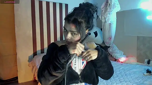 Snapshot of Lilithsabeth chatting on 10/11/25, 04:49 Lilithsabeth online show from 10/11/25, 04:49