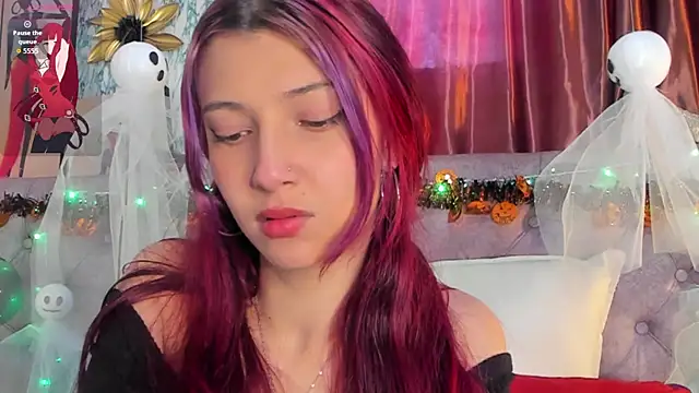 Snapshot of _Scarlett_01 chatting on 10/16/25, 02:29 Scarlett 01 online show from 10/16/25, 02:29