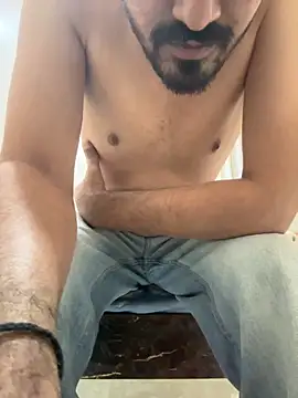 Snapshot of hornyguy271192 chatting on 12/14/25, 12:21 hornyguy271192 online show from 12/14/25, 12:21