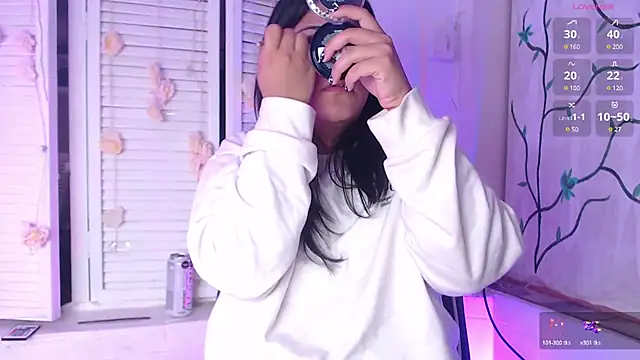 JulianaCastillo online show from 01/25/25, 08:31