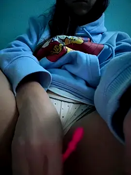 Snapshot of rossana99_ chatting on 10/11/25, 09:52 rossana99 online show from 10/11/25, 09:52