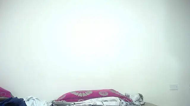 Snapshot of CrushOnMe_ chatting on 06/28/26, 09:15 CrushOnMe online show from 06/28/26, 09:15