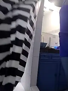 Snapshot of LucifernandaSw chatting on 01/09/25, 04:17 LucifernandaSw online show from 01/09/25, 04:17