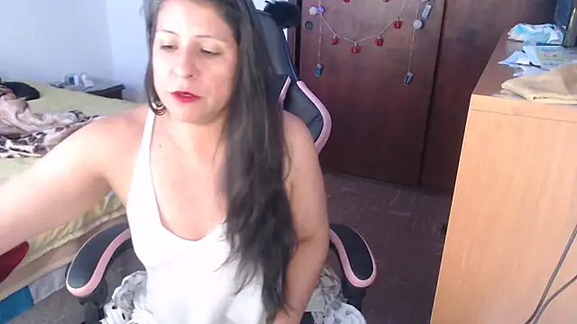 Snapshot of LucifernandaSw chatting on 04/23/26, 02:08 LucifernandaSw online show from 04/23/26, 02:08