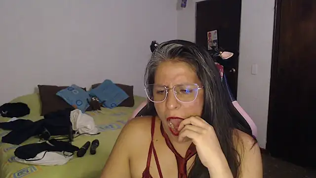 Snapshot of LucifernandaSw chatting on 05/14/26, 05:03 LucifernandaSw online show from 05/14/26, 05:03