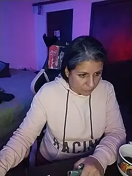 Snapshot of LucifernandaSw chatting on 05/20/26, 04:40 LucifernandaSw online show from 05/20/26, 04:40