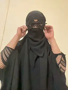 Snapshot of Hijabi_HotGirls chatting on 02/14/25, 11:09 Hijabi HotGirls online show from 02/14/25, 11:09