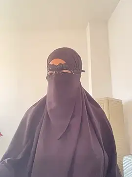 Snapshot of Hijabi_HotGirls chatting on 02/16/25, 12:54 Hijabi HotGirls online show from 02/16/25, 12:54