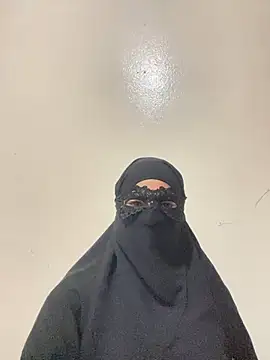 Snapshot of Hijabi_HotGirls chatting on 02/27/25, 08:53 Hijabi HotGirls online show from 02/27/25, 08:53