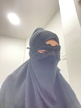 Snapshot of Hijabi_HotGirls chatting on 03/06/25, 11:53 Hijabi HotGirls online show from 03/06/25, 11:53