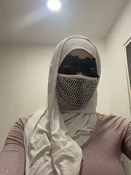 Snapshot of Hijabi_HotGirls chatting on 03/15/25, 02:46 Hijabi HotGirls online show from 03/15/25, 02:46