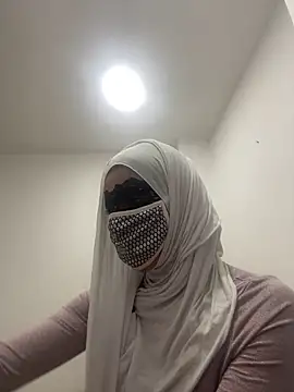 Snapshot of Hijabi_HotGirls chatting on 03/16/25, 10:31 Hijabi HotGirls online show from 03/16/25, 10:31