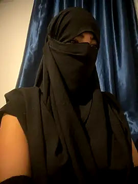 Snapshot of Hijabi_HotGirls chatting on 10/26/25, 10:36 Hijabi HotGirls online show from 10/26/25, 10:36