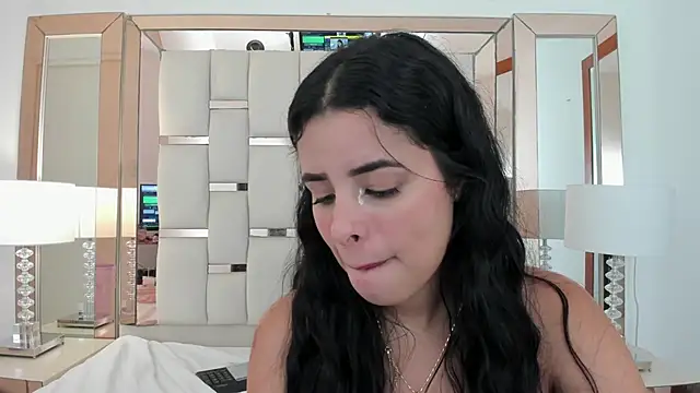 emma castilloo online show from 12/08/24, 06:06