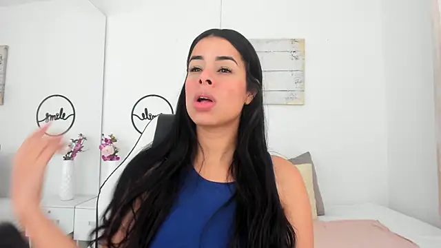 emma castilloo online show from 03/03/25, 12:48