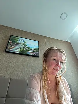 EmmaInLove23 online show from 07/14/26, 12:13