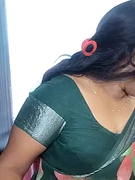 Snapshot of Susma-Telugu chatting on 10/13/25, 04:56 Susma-Telugu online show from 10/13/25, 04:56