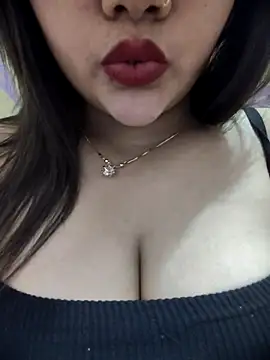 Snapshot of _Redwine_ chatting on 03/18/25, 03:42 Redwine online show from 03/18/25, 03:42