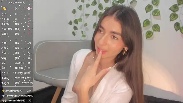 Coralinee 01 online show from 12/07/24, 03:14