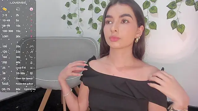 Coralinee 01 online show from 12/07/24, 08:27