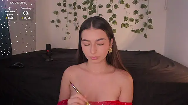 Coralinee 01 online show from 12/21/24, 08:32