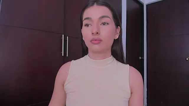 Coralinee 01 online show from 01/12/25, 08:36