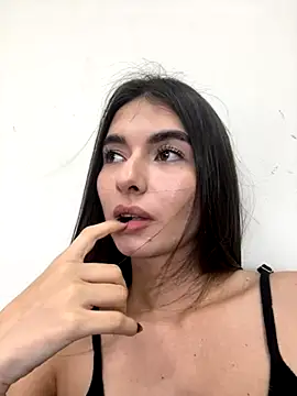 Coralinee 01 online show from 10/30/25, 03:46