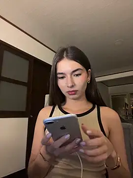 Coralinee 01 online show from 05/14/26, 12:28