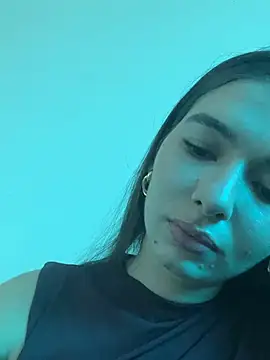 Coralinee 01 online show from 05/14/26, 05:09